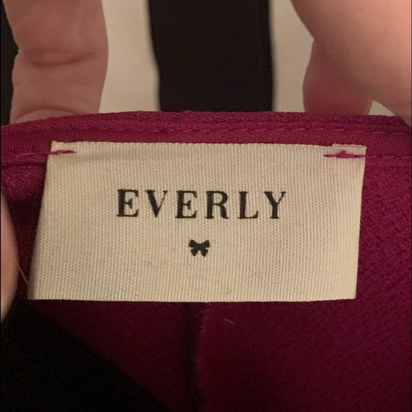 Adorable Everly dress with v neck & fun stitching - Picture 5 of 6